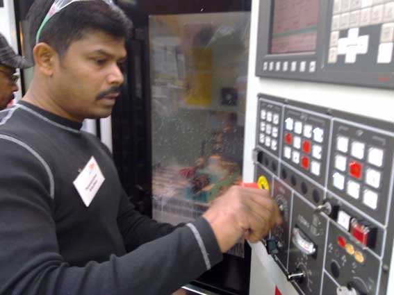 CNC_tech.jpg - 30.39 kb